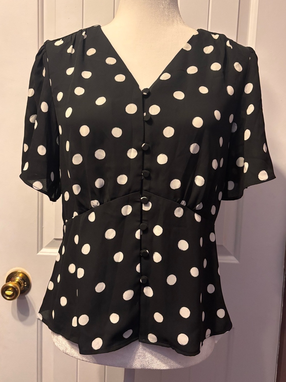 NWT! Ann Taylor Black & White Polka Dot V-Neck Button Front Peplum Blouse